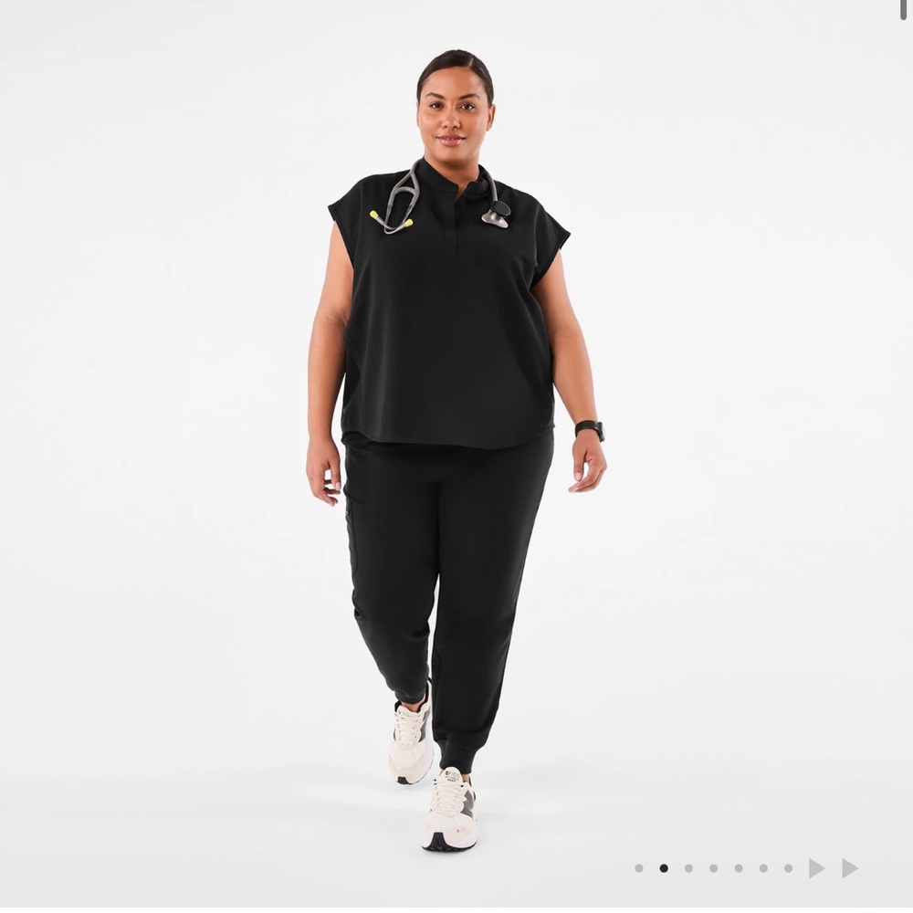 Figs set. 3xl oversized top and 4xl tall joggers. Both fit like a 3xl.